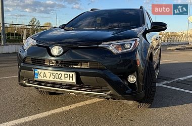 Позашляховик / Кросовер Toyota RAV4 2017 в Києві