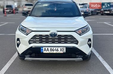 Внедорожник / Кроссовер Toyota RAV4 2018 в Киеве