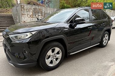 Внедорожник / Кроссовер Toyota RAV4 2020 в Киеве
