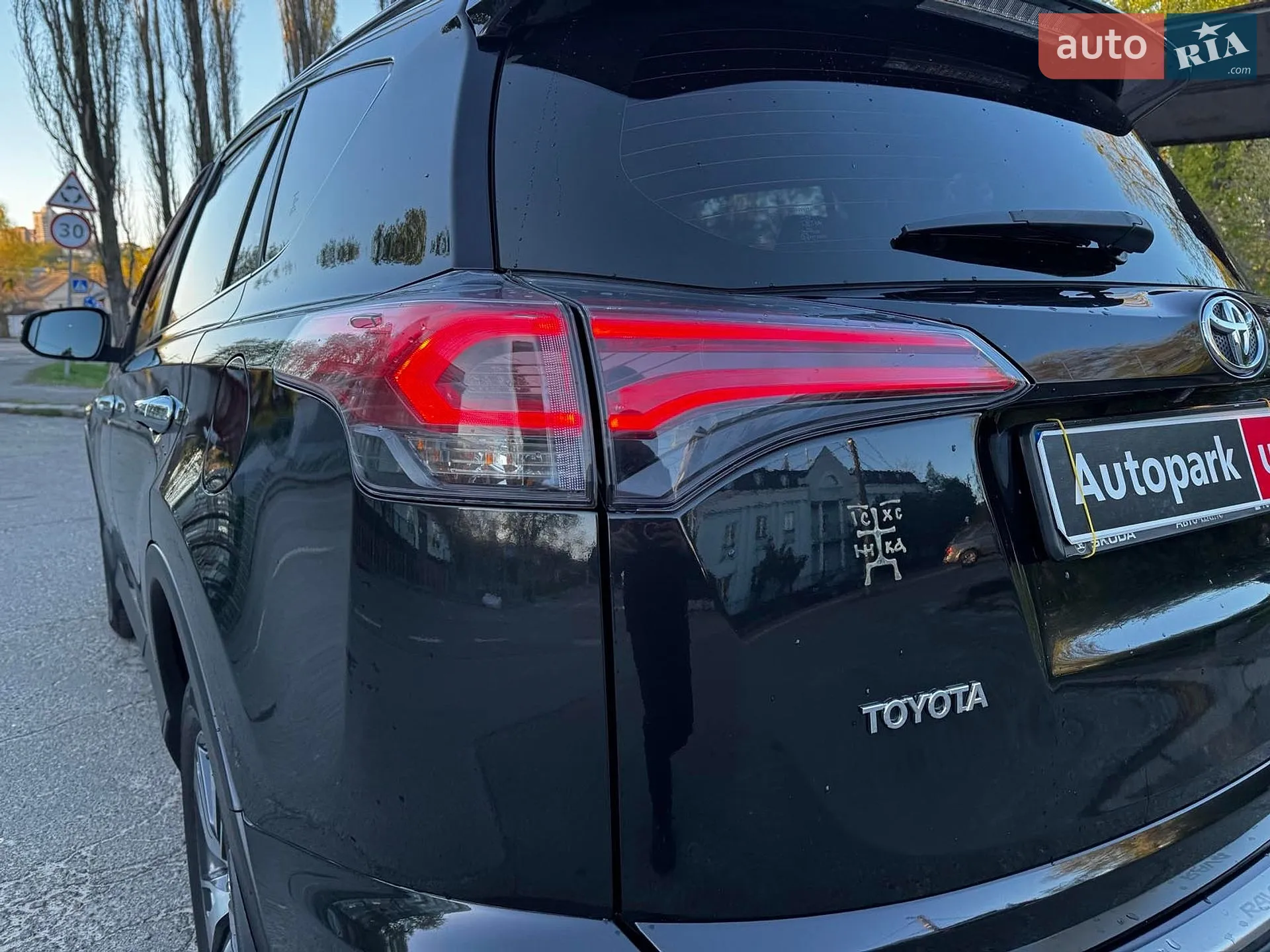 2017 Toyota RAV 4 - мініатюра 9