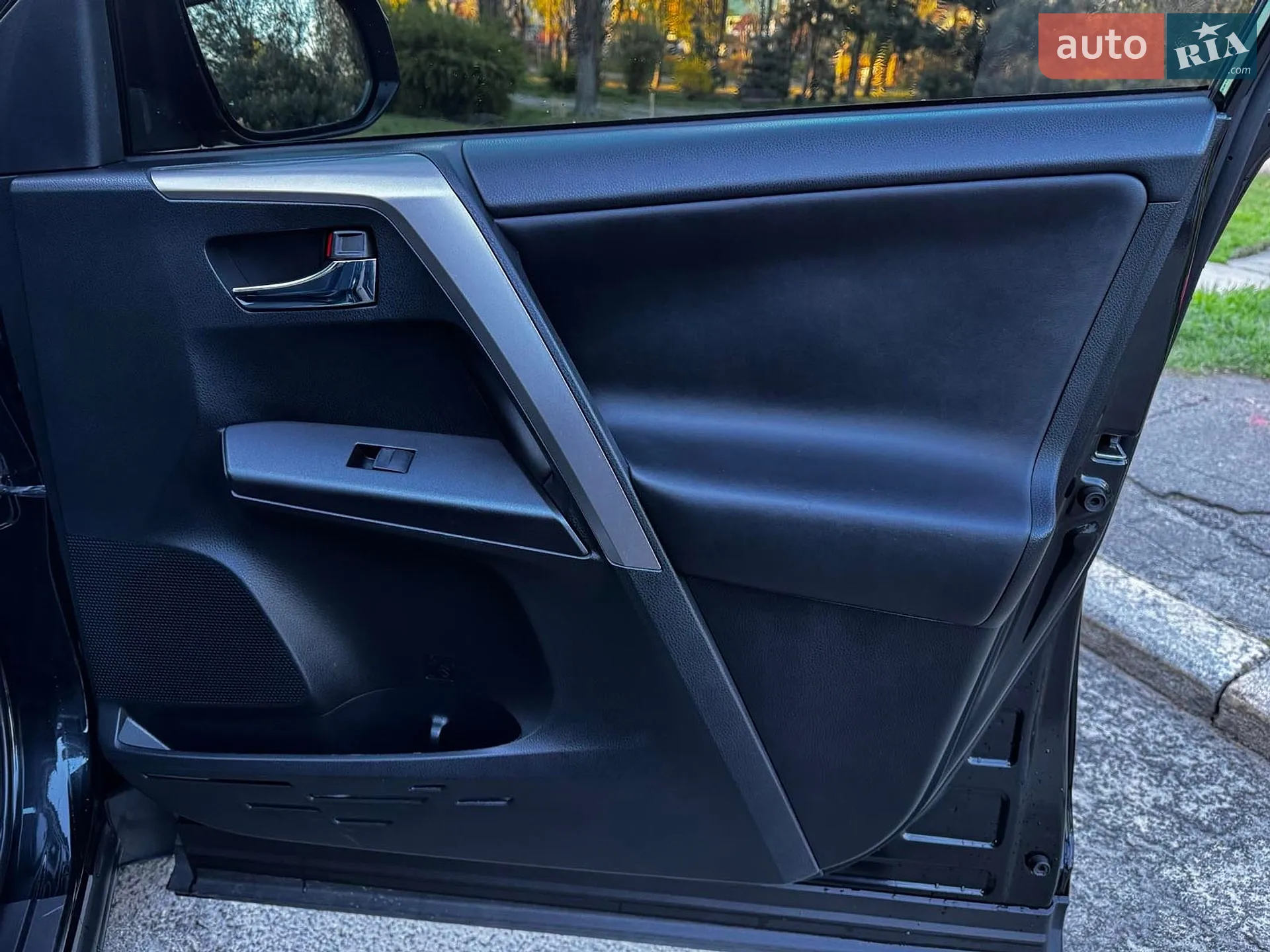 2017 Toyota RAV 4 - мініатюра 29
