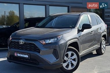 Позашляховик / Кросовер Toyota RAV4 2021 в Рівному