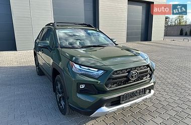 Внедорожник / Кроссовер Toyota RAV4 2024 в Сарнах