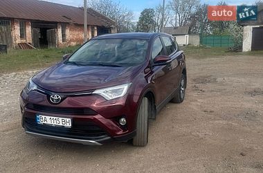 Внедорожник / Кроссовер Toyota RAV4 2017 в Гайвороне