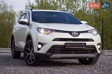 Внедорожник / Кроссовер Toyota RAV4 2017 в Дрогобыче