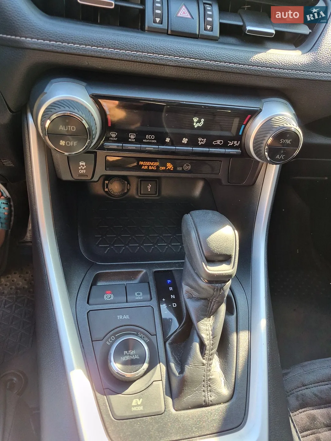 2020 Toyota RAV 4 - мініатюра 8