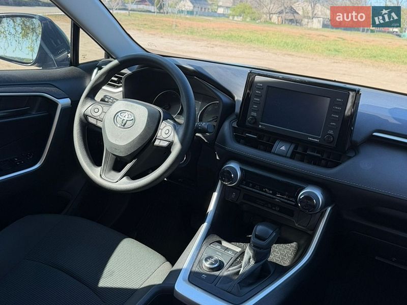 Внедорожник / Кроссовер Toyota RAV4 2022 в Гайвороне