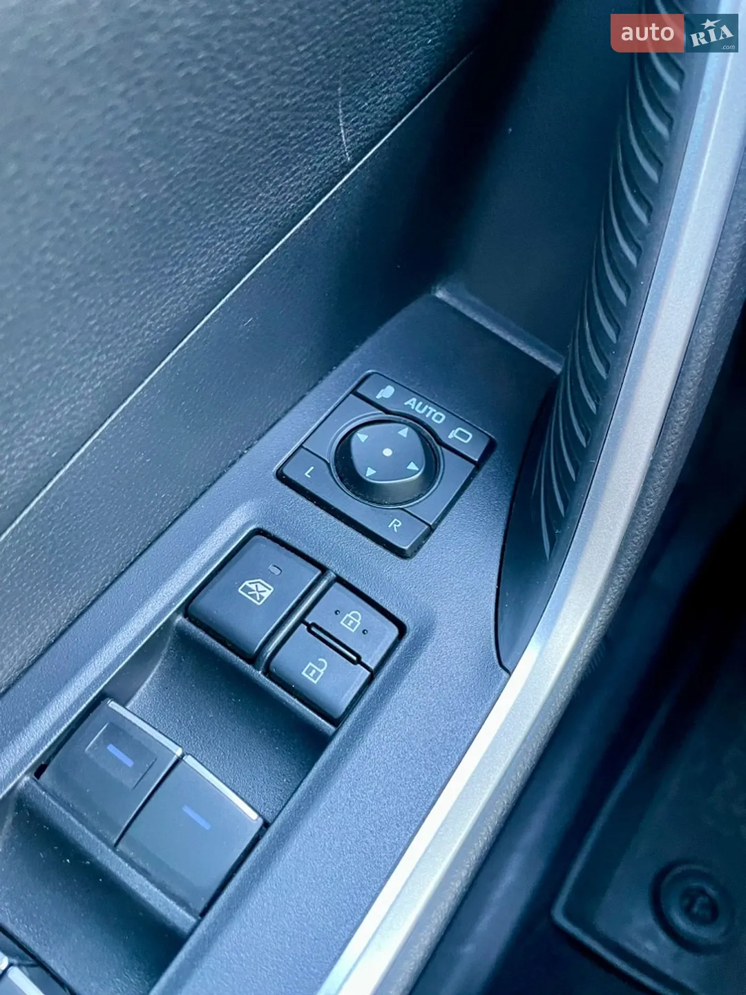 2021 Toyota RAV 4 - мініатюра 25