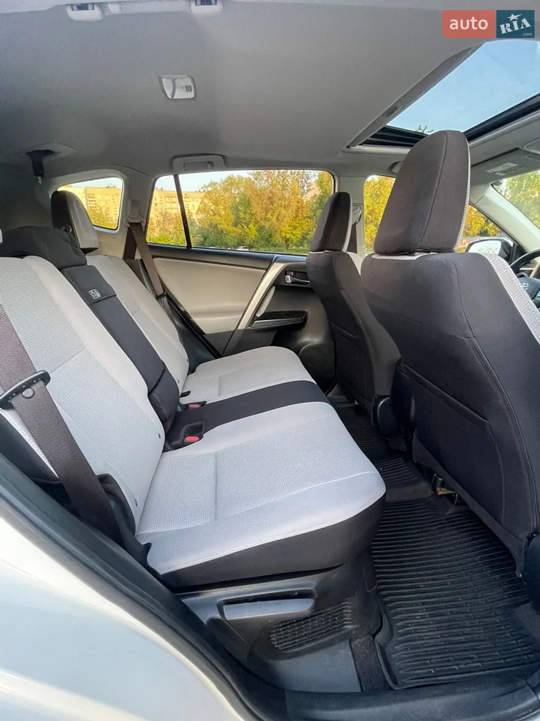 2016 Toyota RAV 4 - мініатюра 12