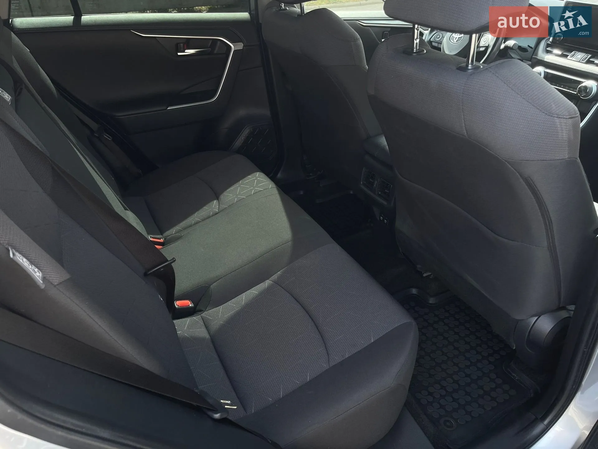 2019 Toyota RAV 4 - мініатюра 12