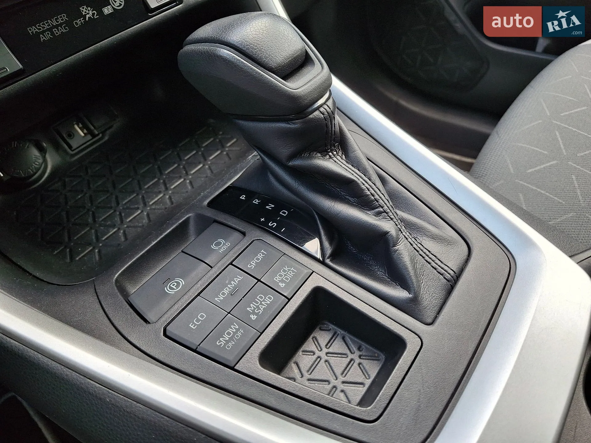 2019 Toyota RAV 4 - мініатюра 11