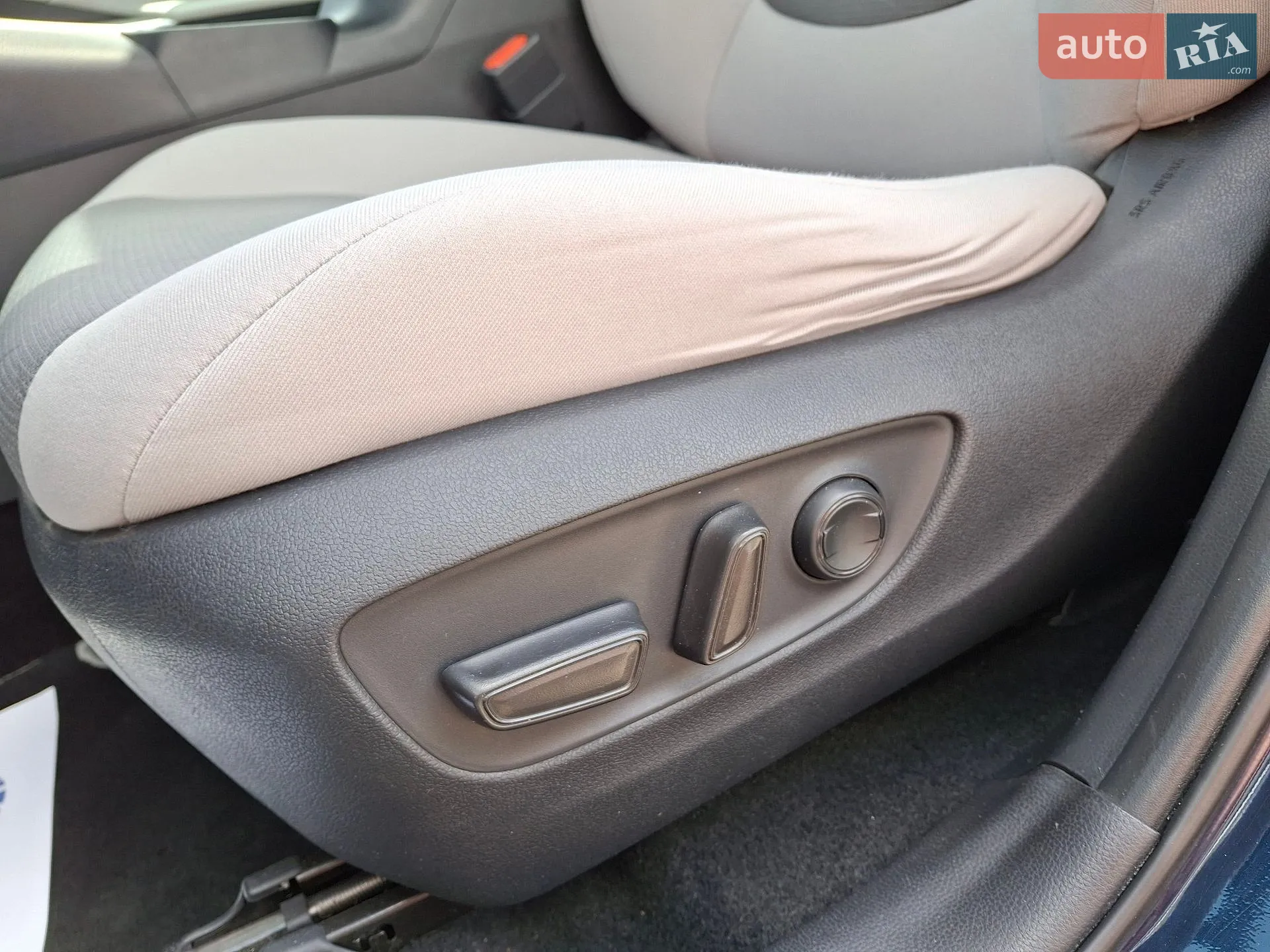 2019 Toyota RAV 4 - мініатюра 13