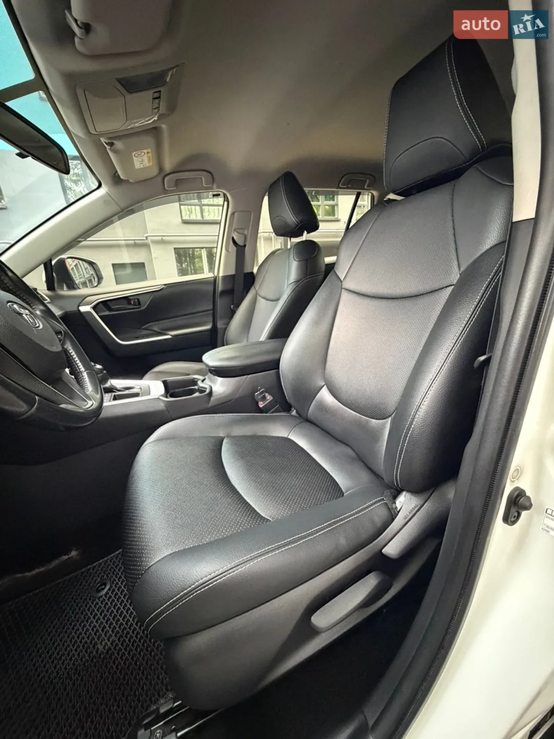 2019 Toyota RAV 4 - мініатюра 14