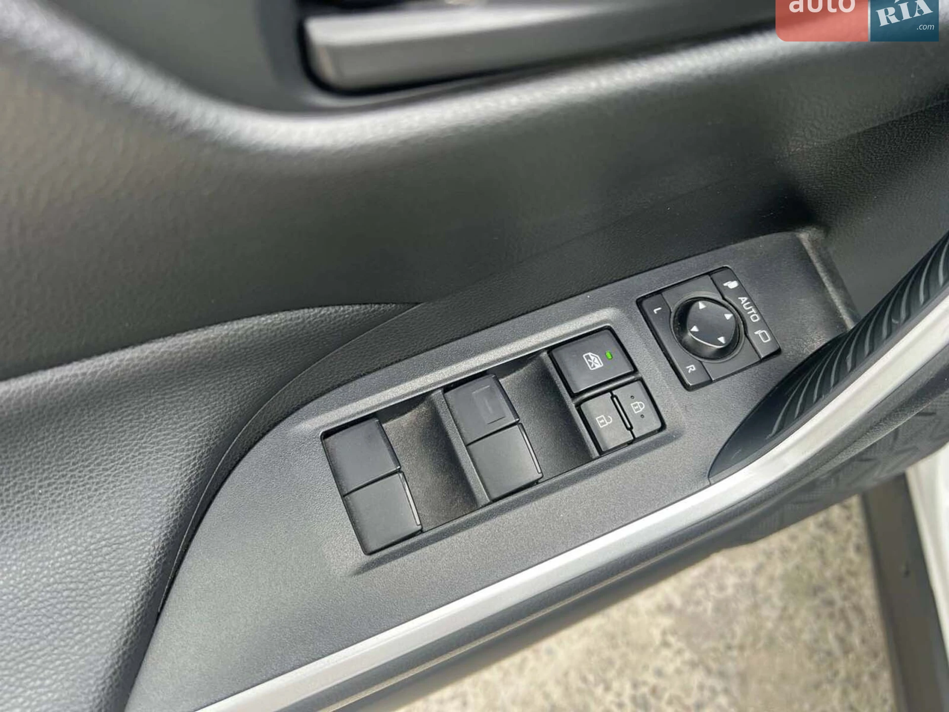 2020 Toyota RAV 4 - мініатюра 6
