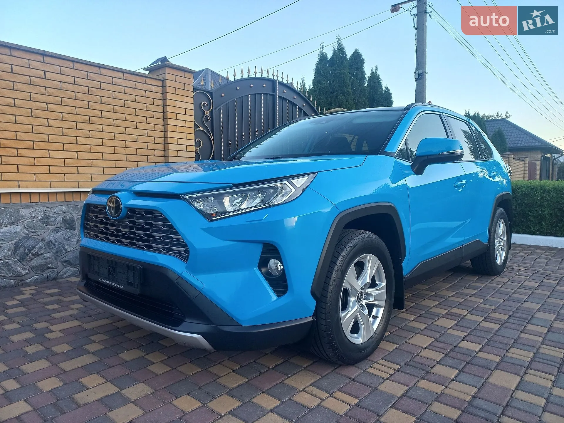 2019 Toyota RAV 4 - фото 1