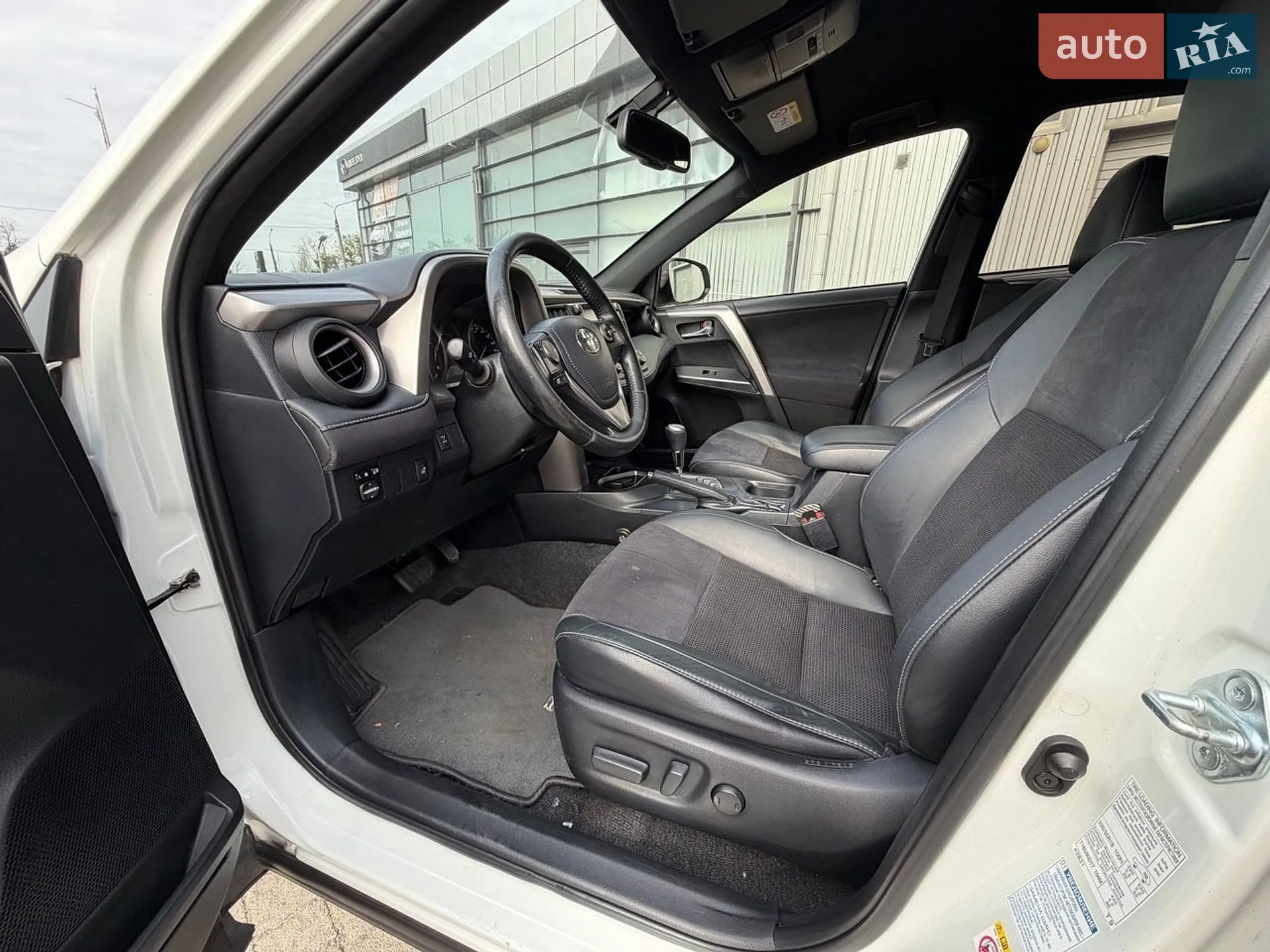 2017 Toyota RAV 4 - мініатюра 13