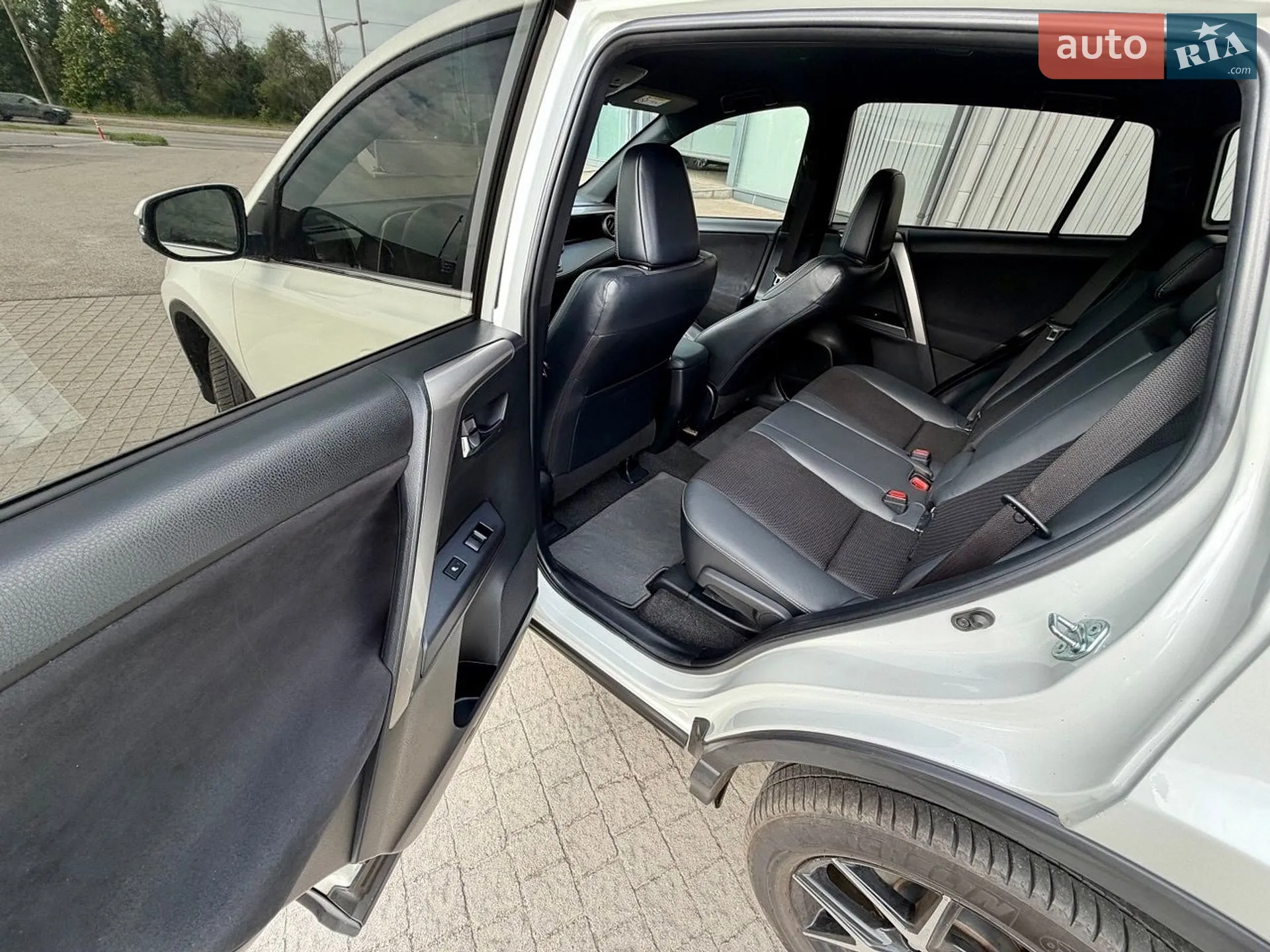 2017 Toyota RAV 4 - мініатюра 18