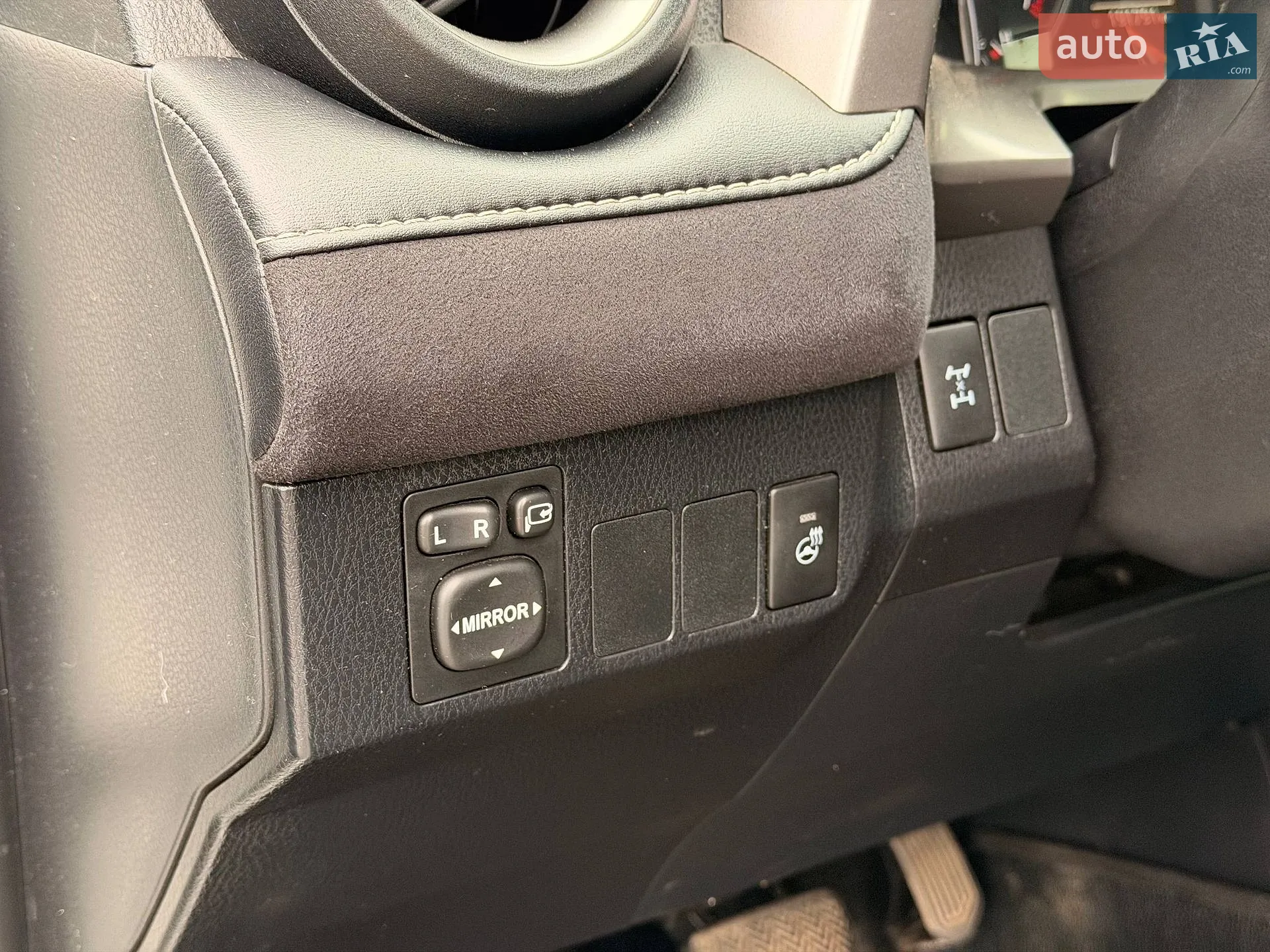 2017 Toyota RAV 4 - мініатюра 40