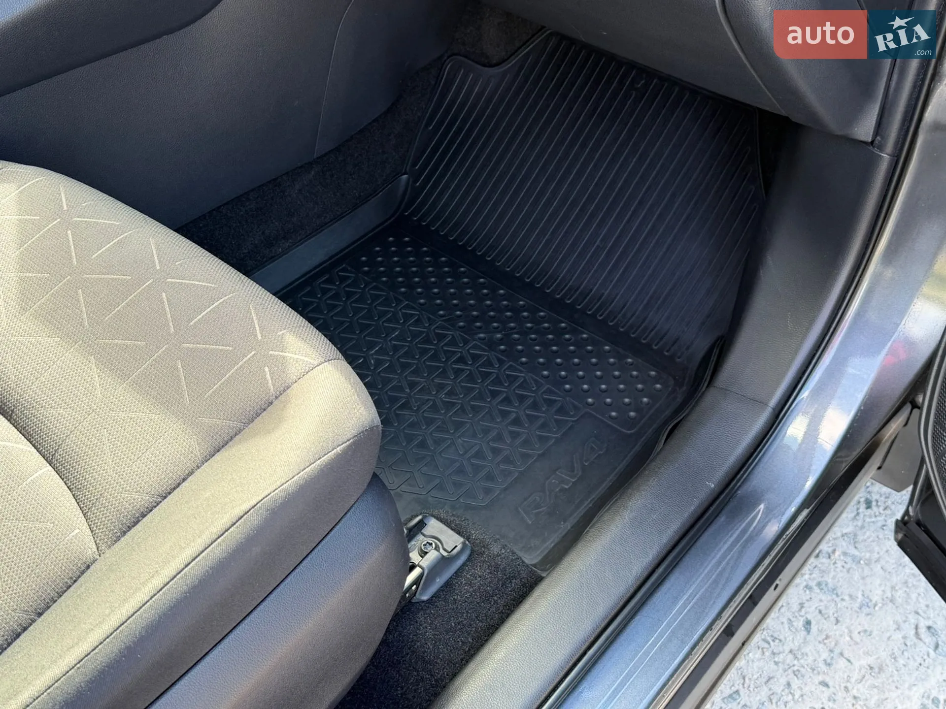 2021 Toyota RAV 4 - мініатюра 17
