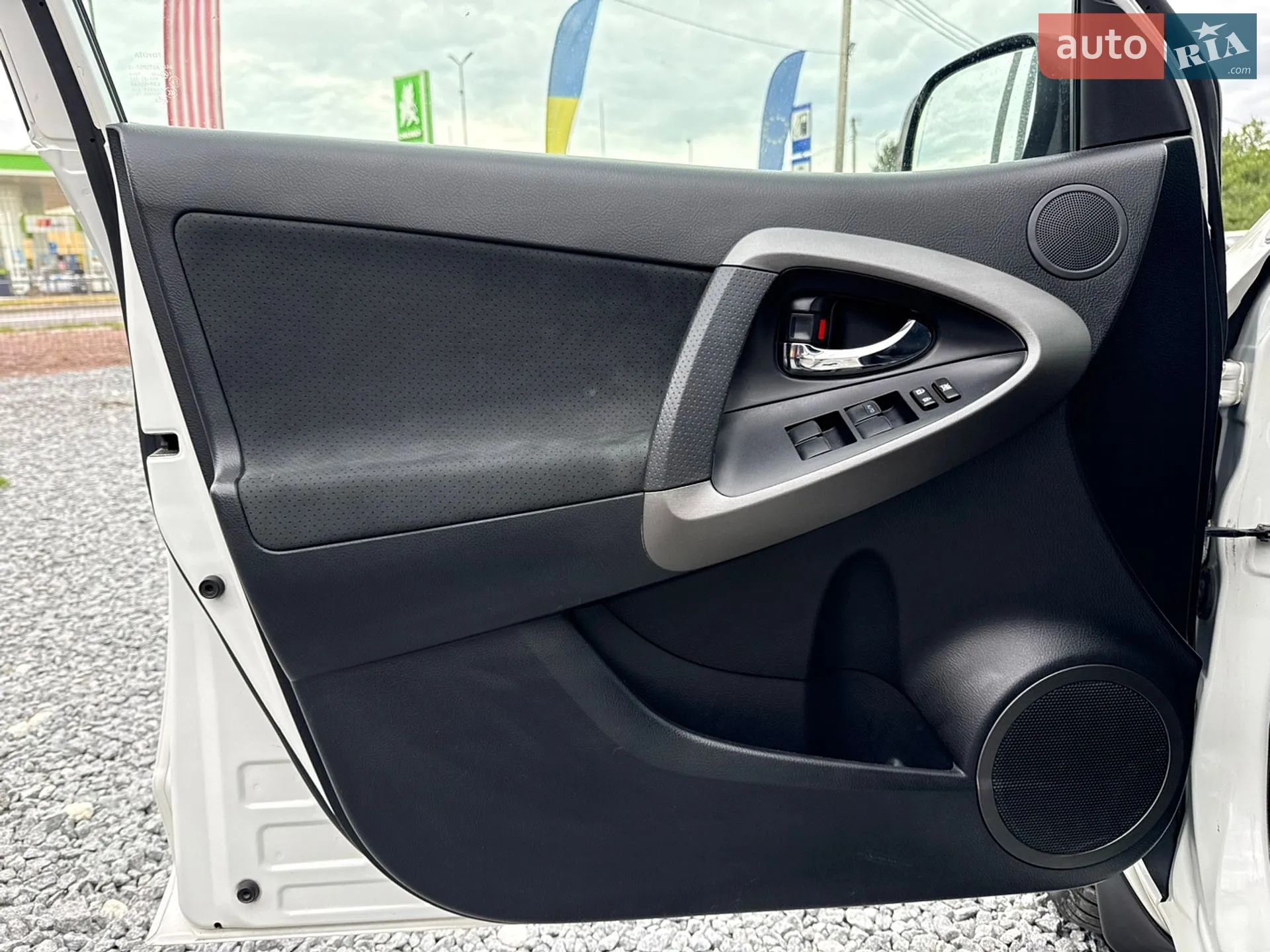 2011 Toyota RAV 4 - мініатюра 12
