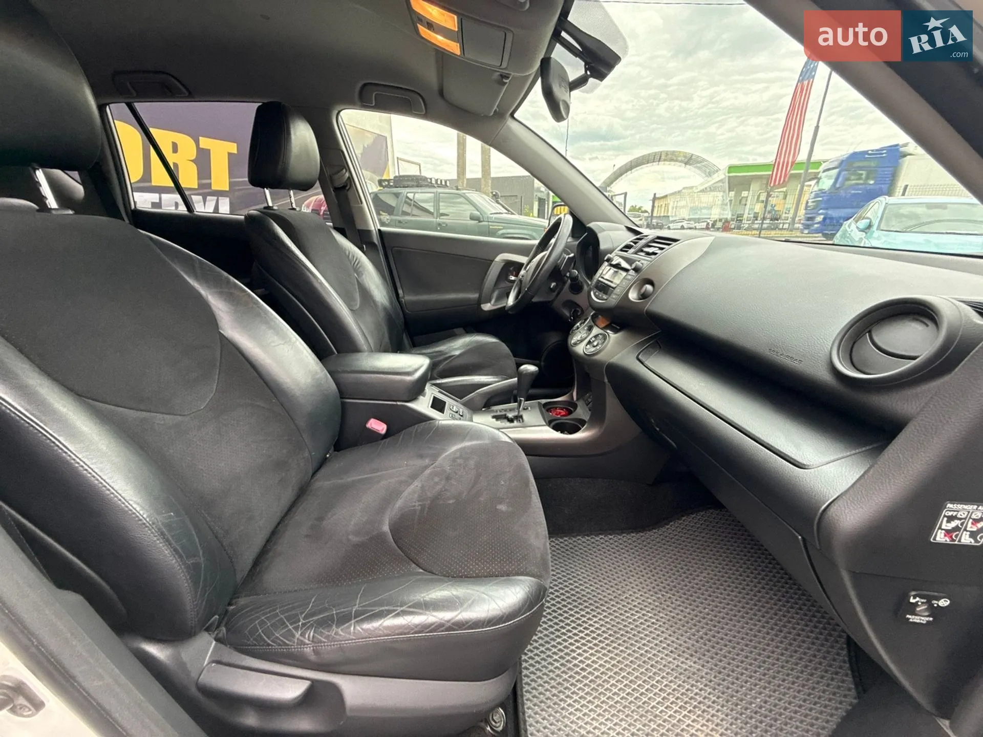 2011 Toyota RAV 4 - мініатюра 17