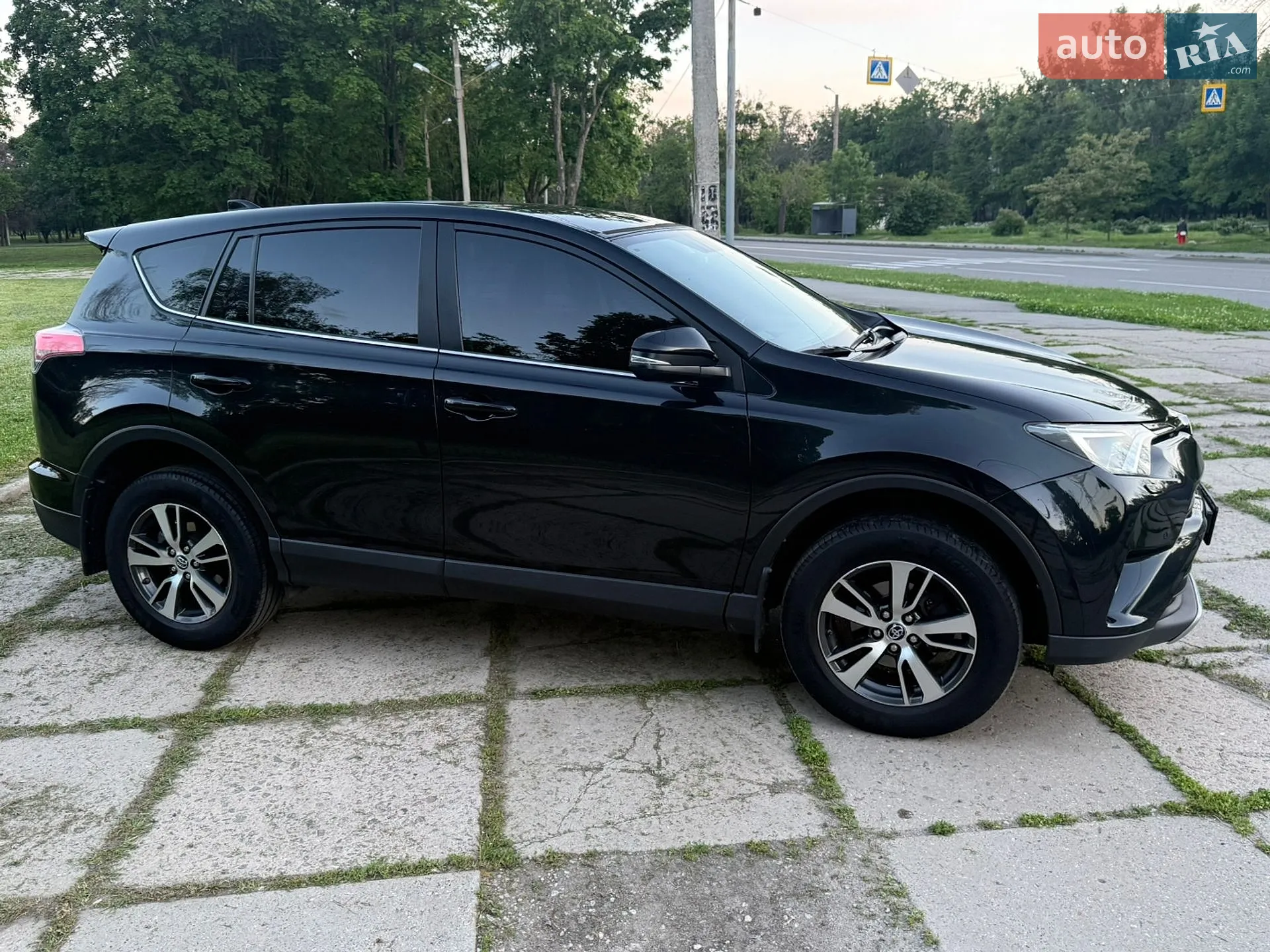 2017 Toyota RAV 4 - мініатюра 6