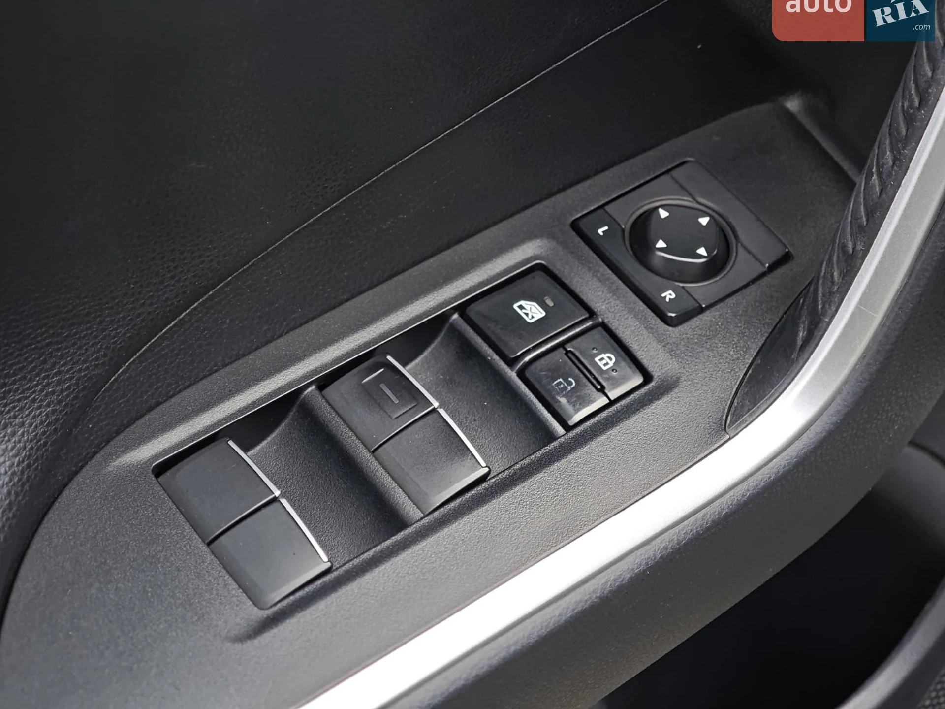 2019 Toyota RAV 4 - мініатюра 25