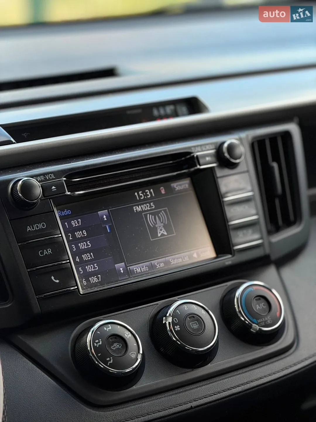 2018 Toyota RAV 4 - мініатюра 11