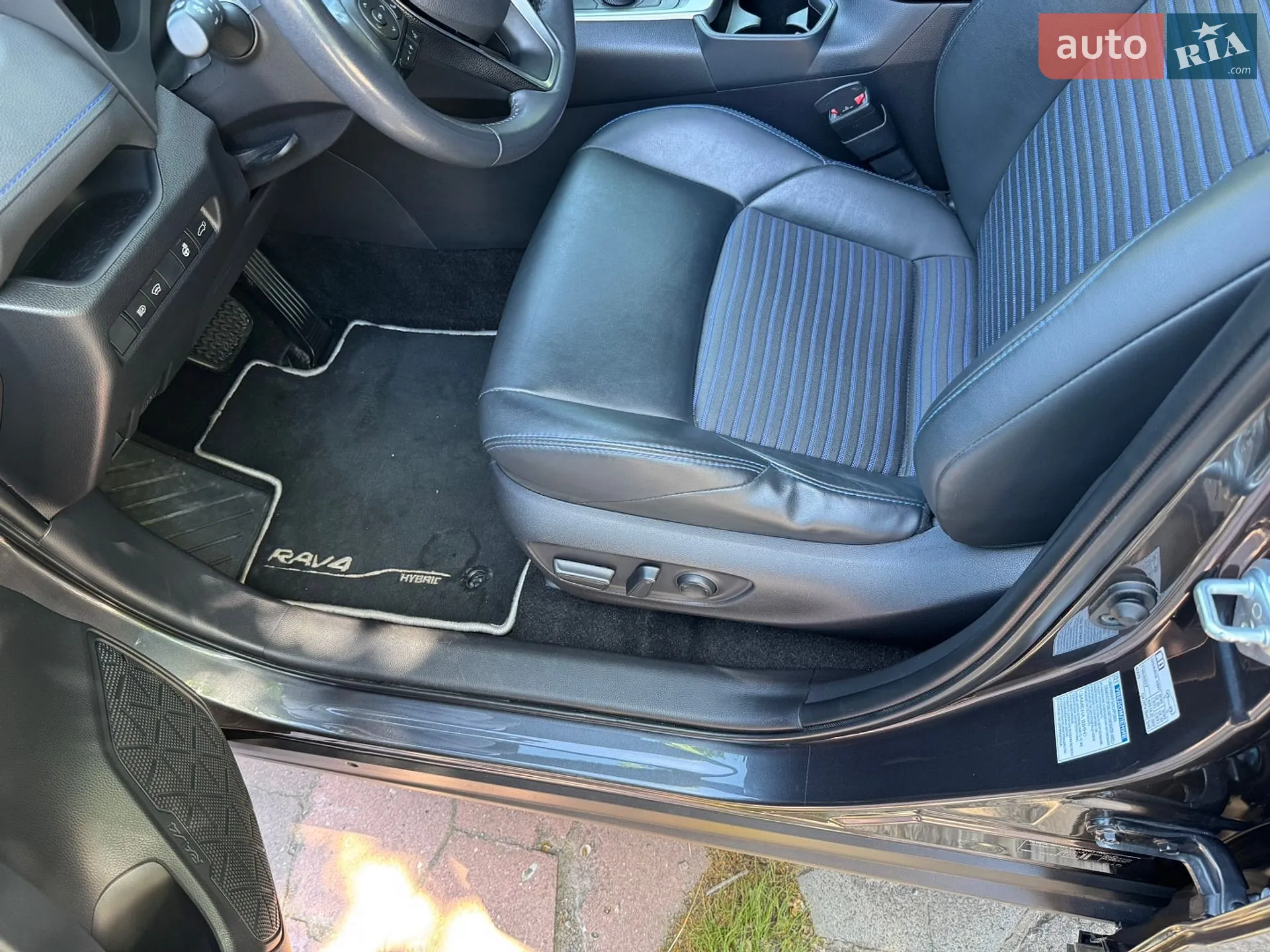 2019 Toyota RAV 4 - мініатюра 13