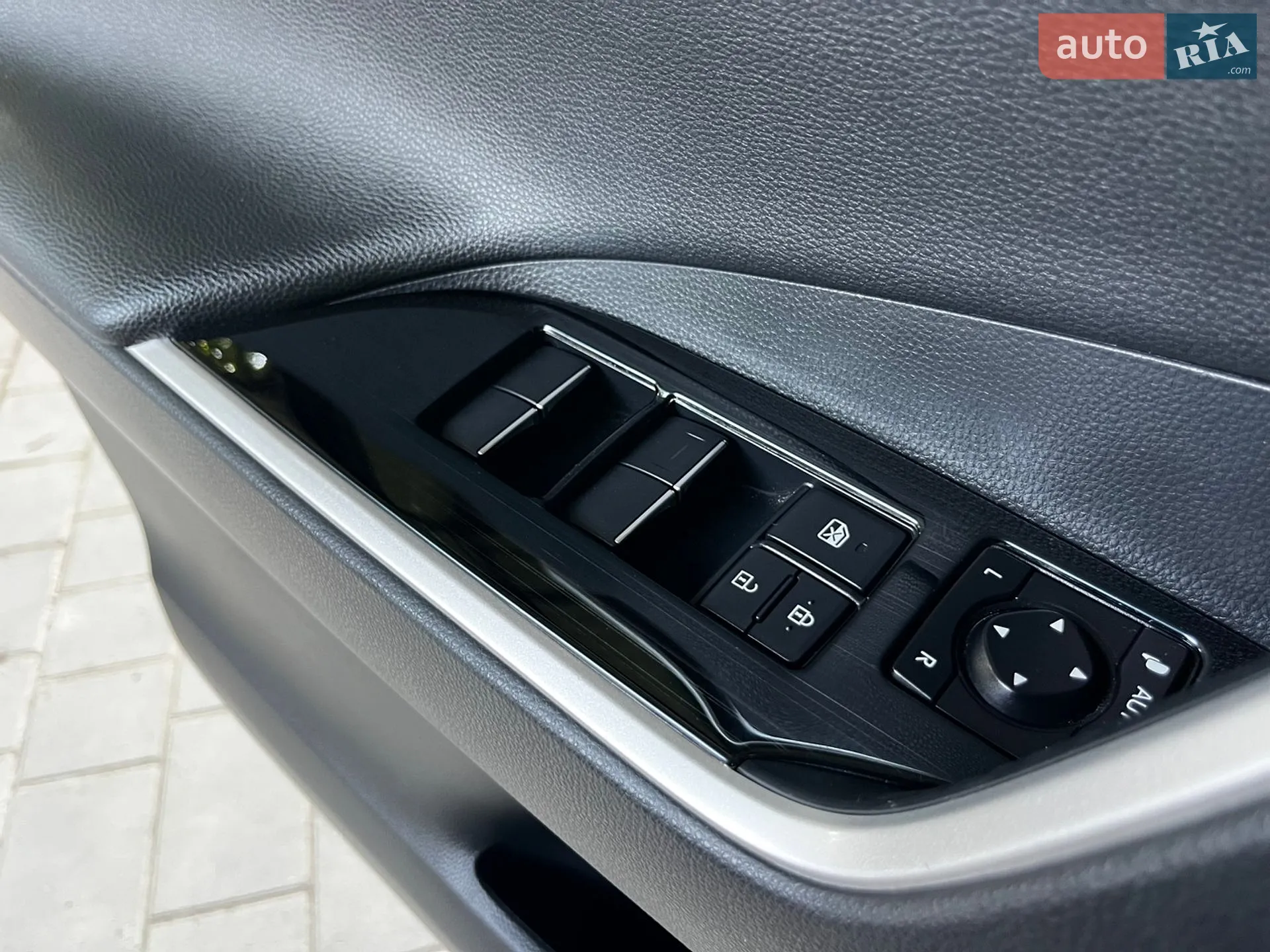 2019 Toyota RAV 4 - мініатюра 29