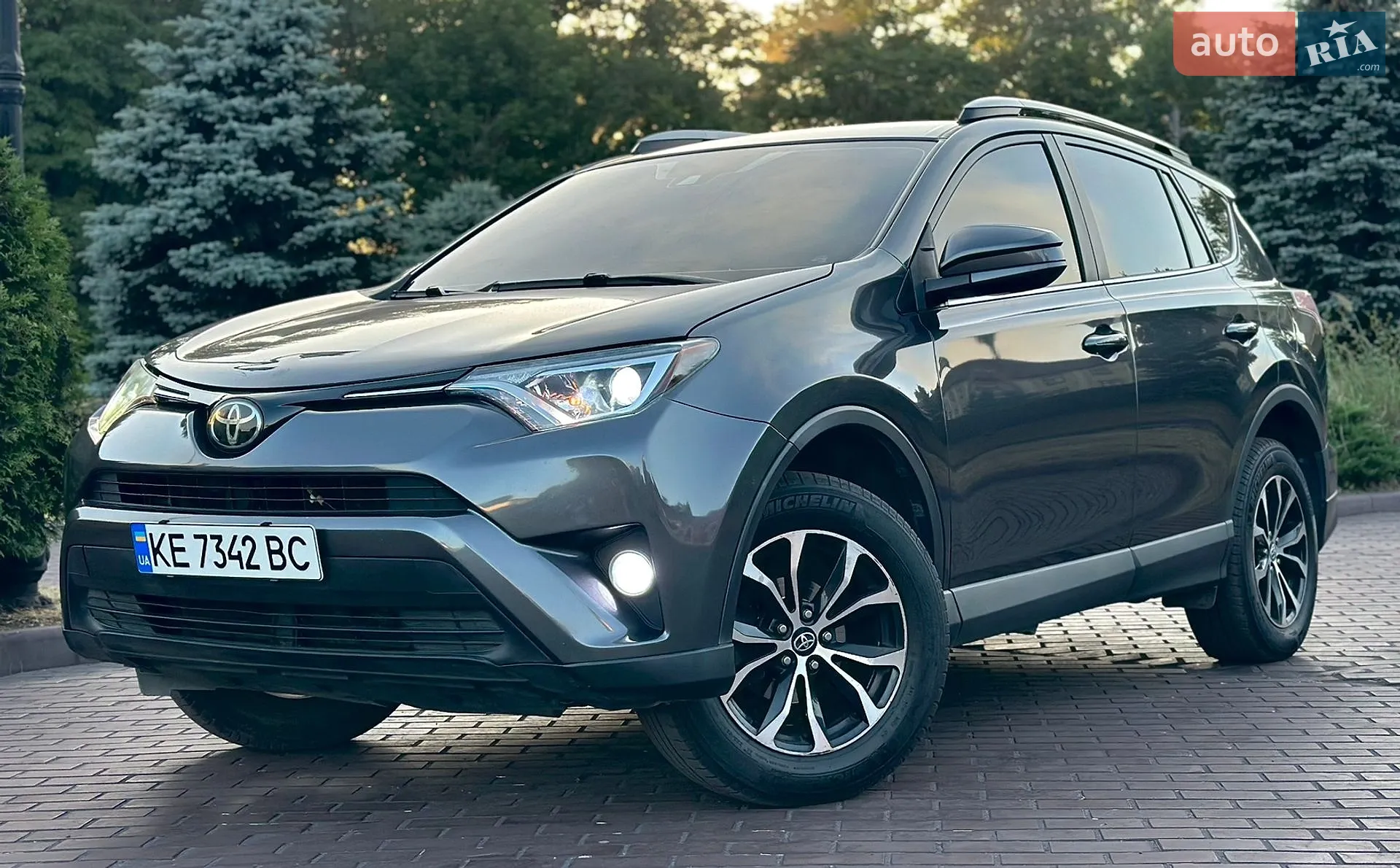 2017 Toyota RAV 4 - мініатюра 2