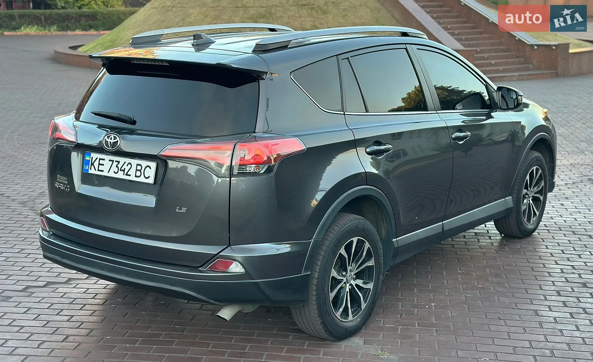 2017 Toyota RAV 4 - мініатюра 12