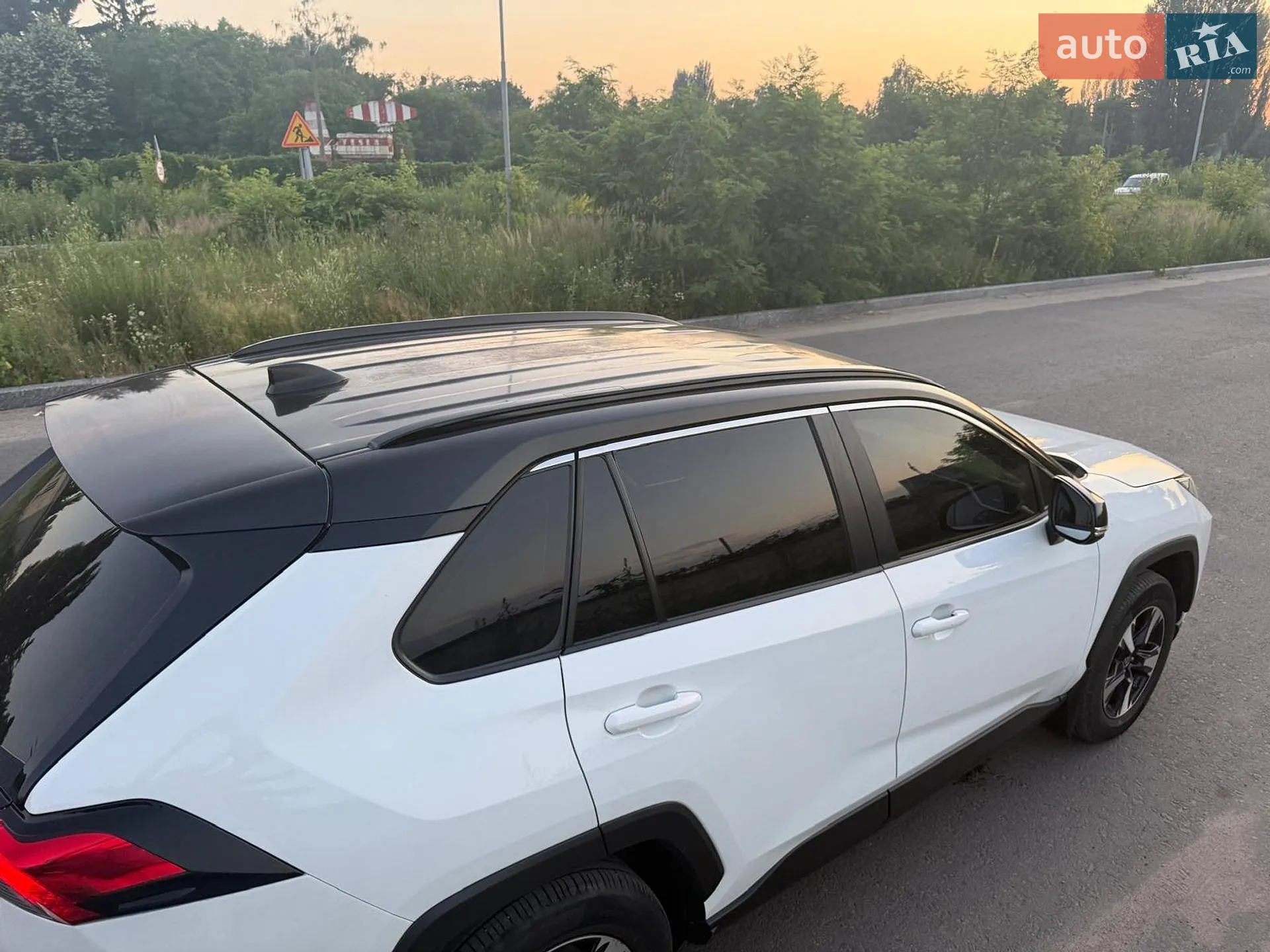 2022 Toyota RAV 4 - мініатюра 5