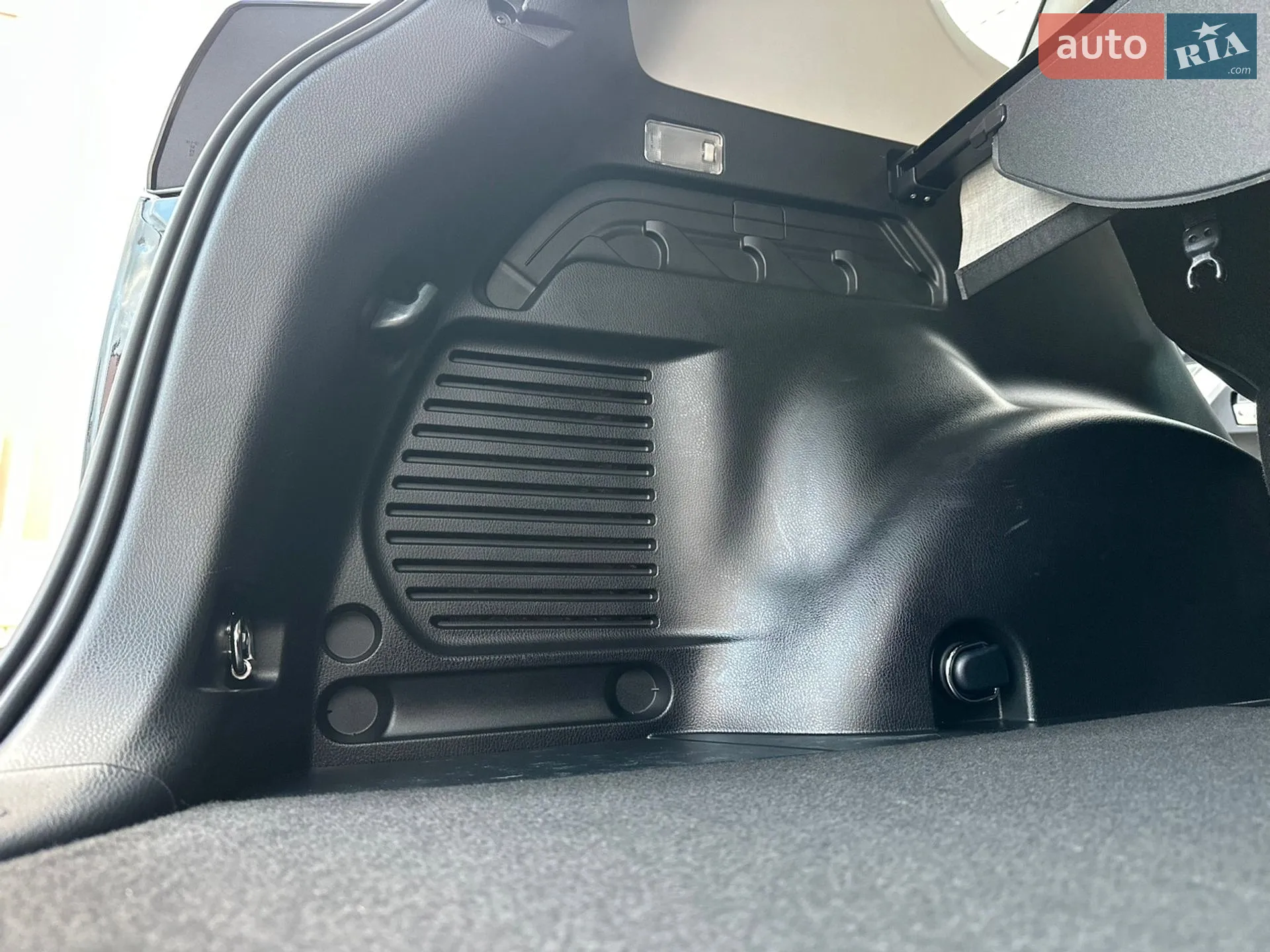 2017 Toyota RAV 4 - мініатюра 141