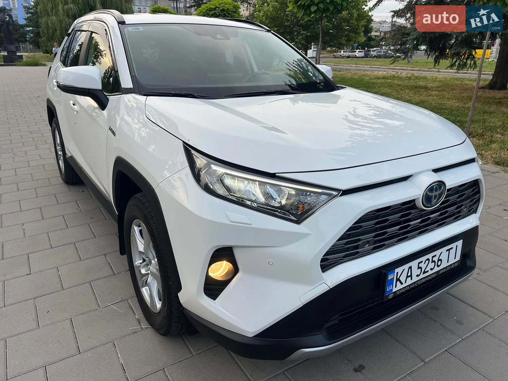 2020 Toyota RAV 4 - фото 1