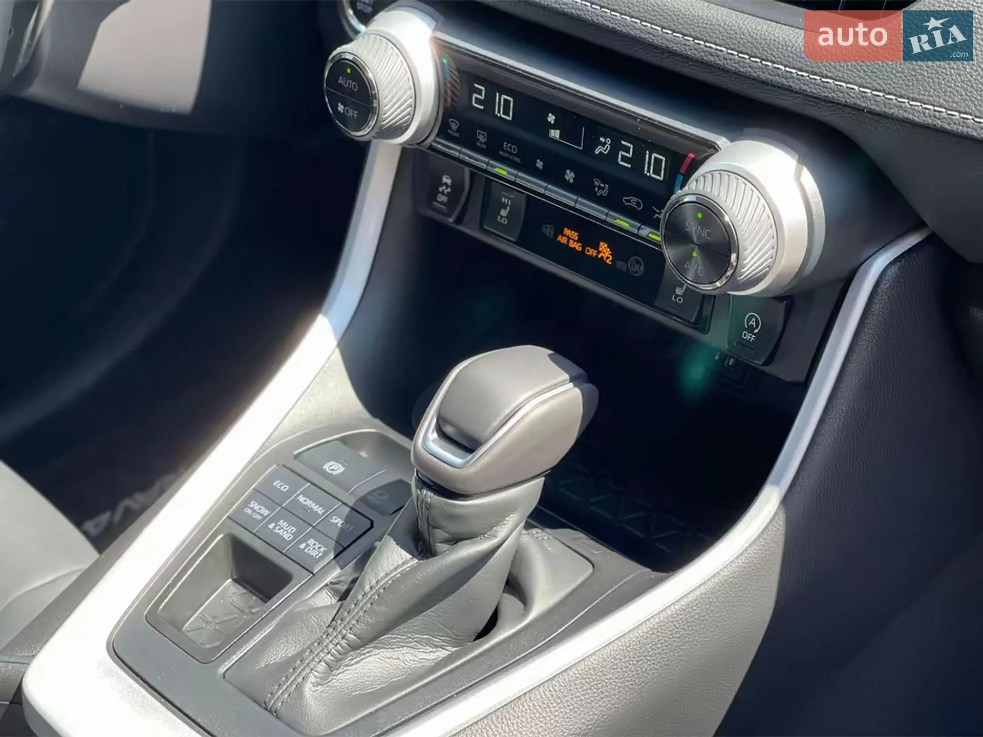 2025 Toyota RAV 4 - мініатюра 14