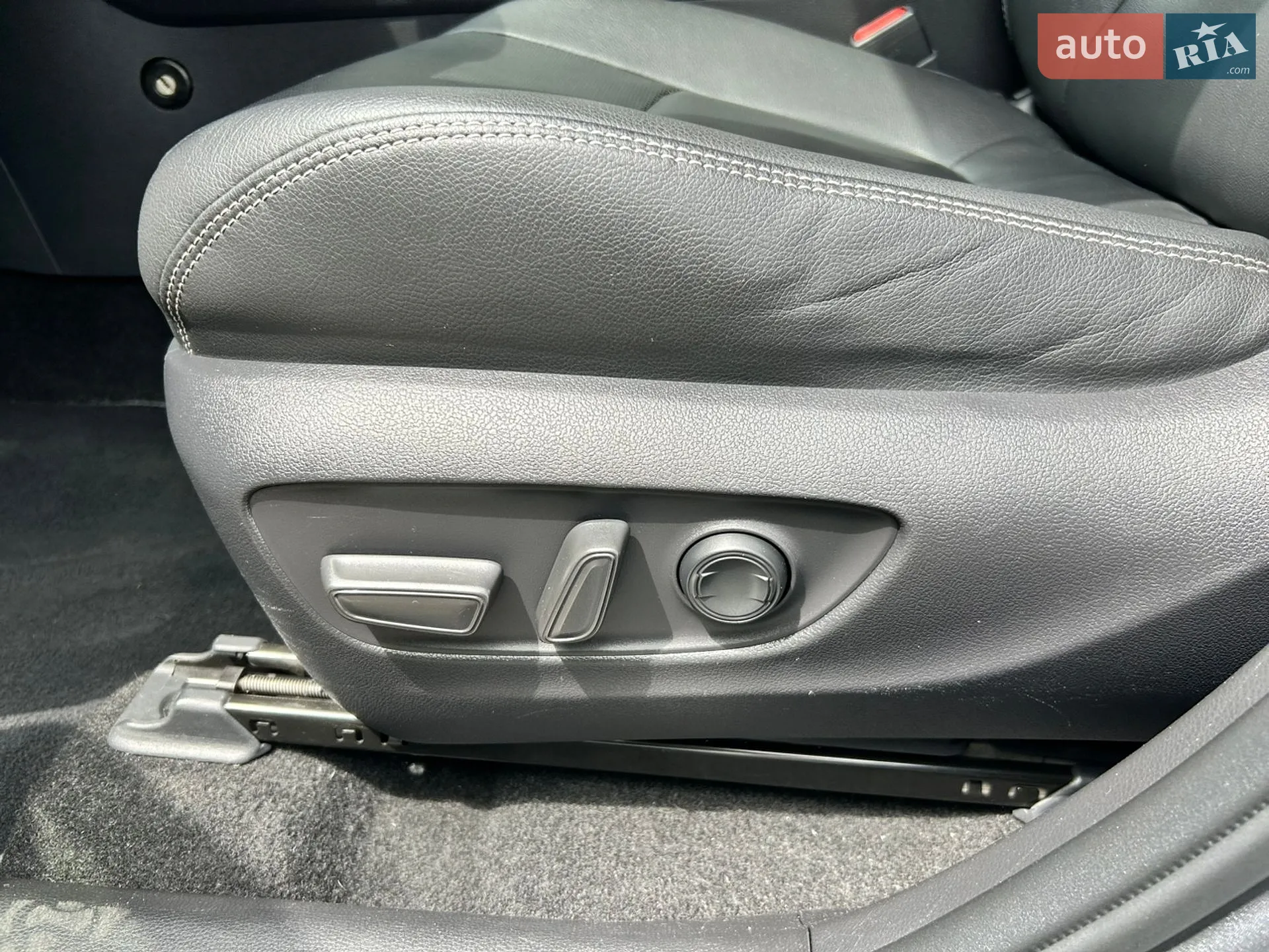 2019 Toyota RAV 4 - мініатюра 11