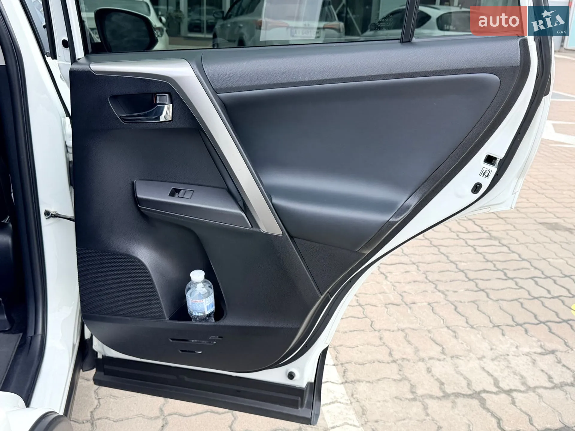 2018 Toyota RAV 4 - мініатюра 17