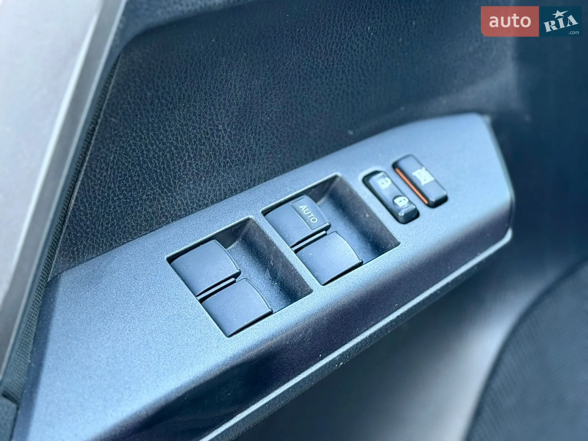 2018 Toyota RAV 4 - мініатюра 19