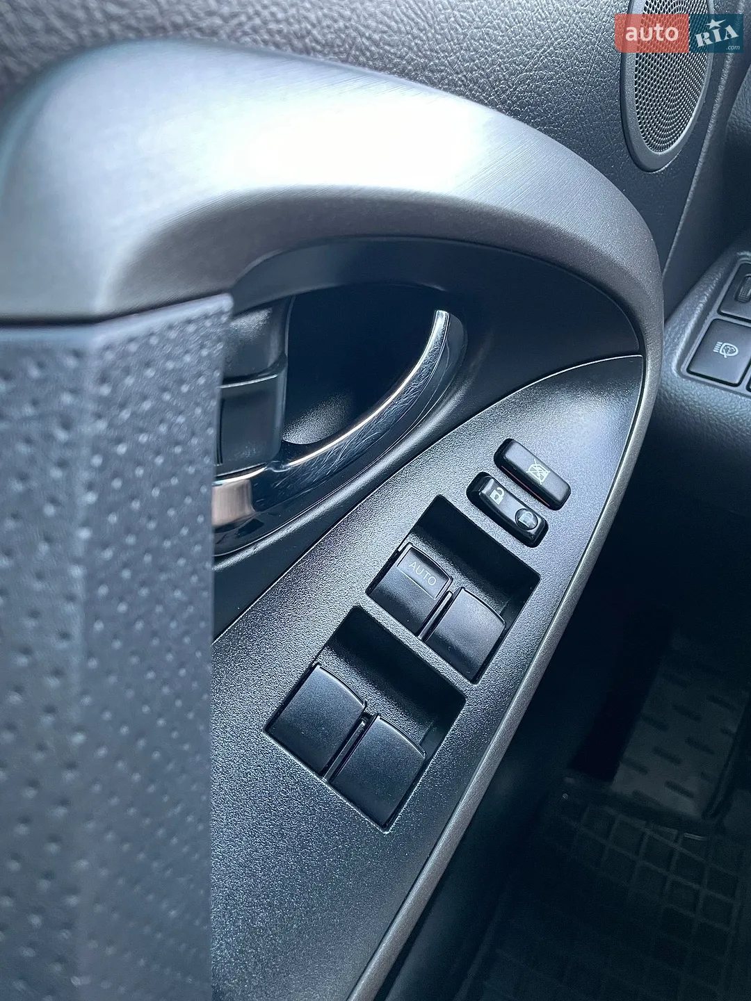 2011 Toyota RAV 4 - мініатюра 81