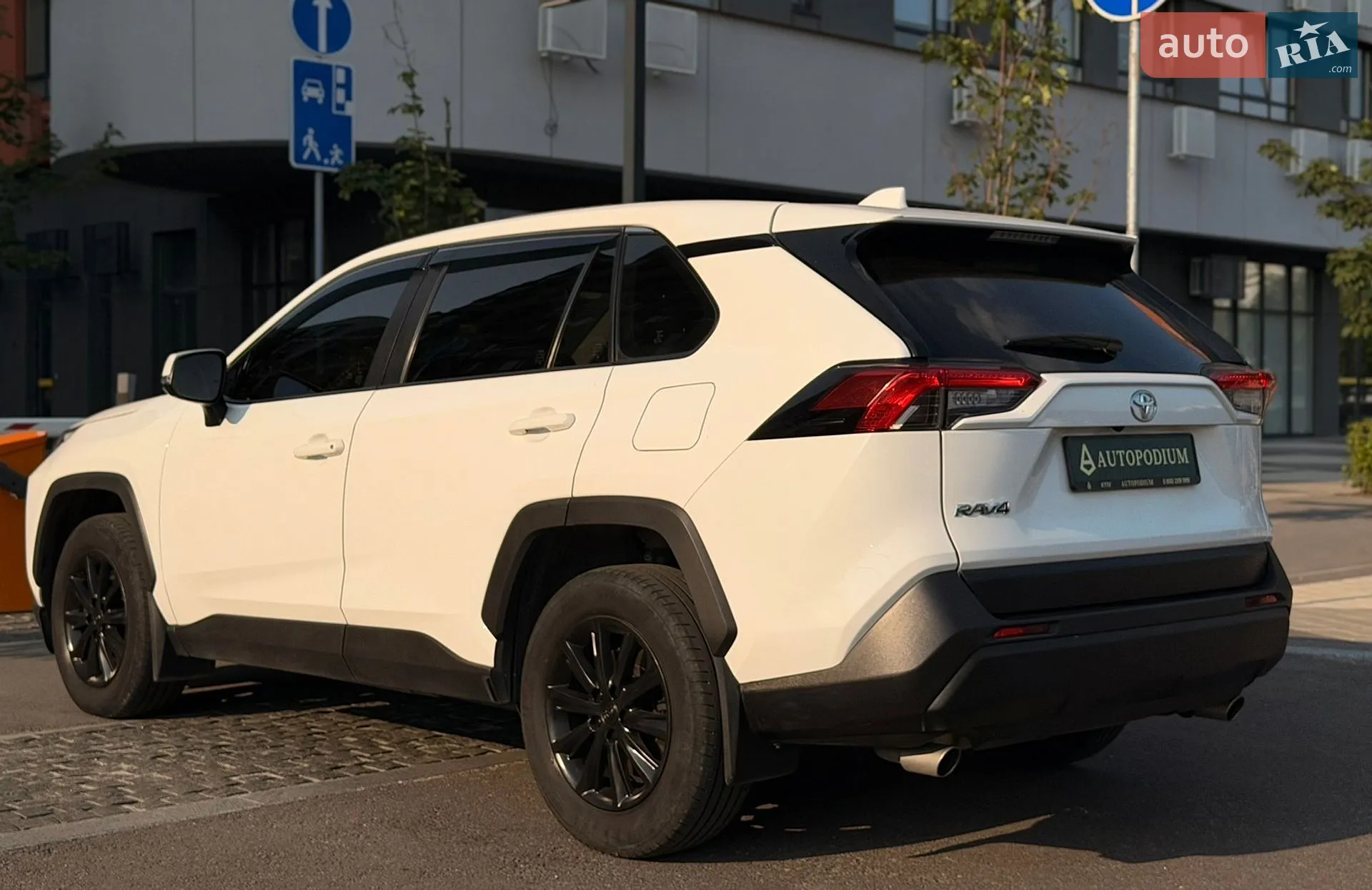 2018 Toyota RAV 4 - мініатюра 9