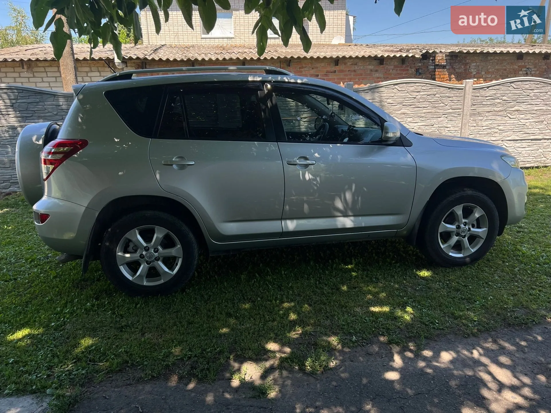2011 Toyota RAV 4 - мініатюра 2