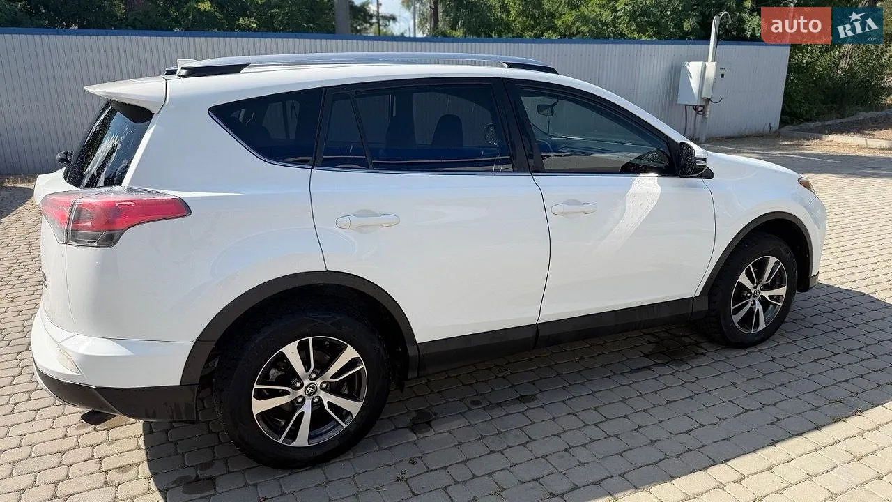2016 Toyota RAV 4 - мініатюра 12