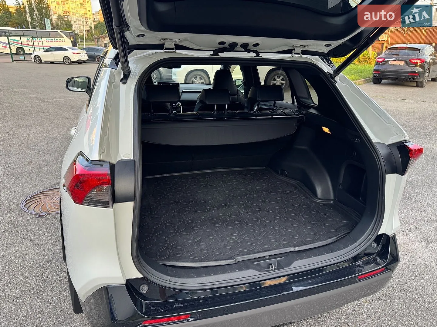 2019 Toyota RAV 4 - мініатюра 11