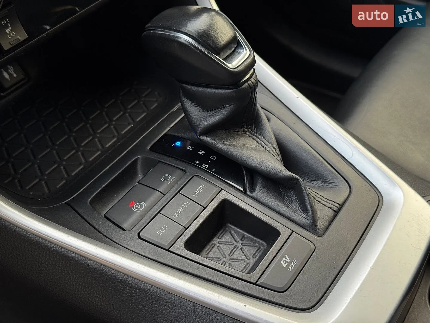 2019 Toyota RAV 4 - мініатюра 18