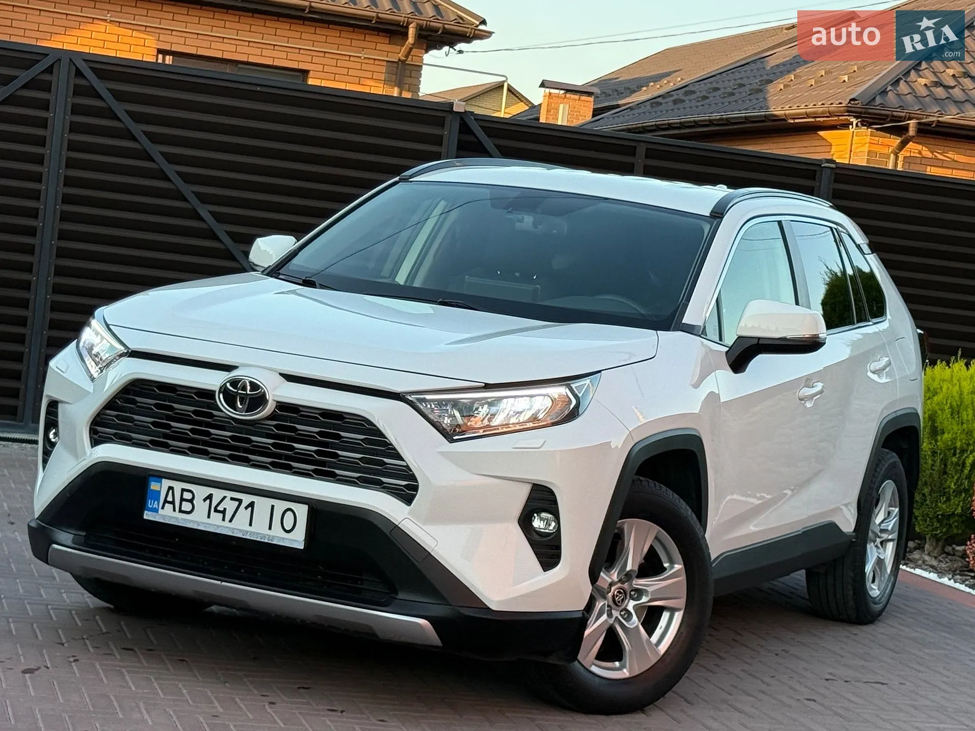 2019 Toyota RAV 4 - фото 1