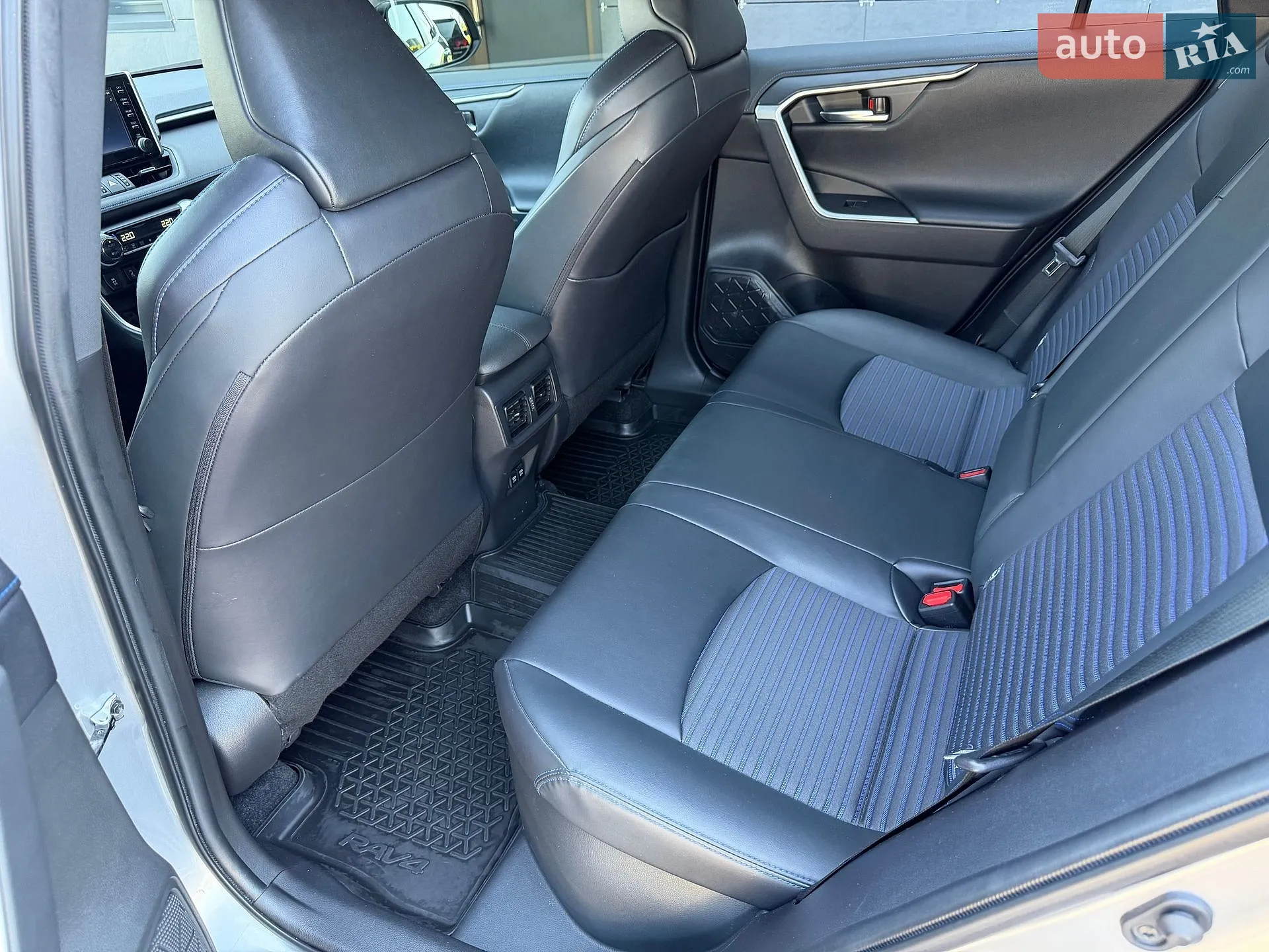 2020 Toyota RAV 4 - мініатюра 21