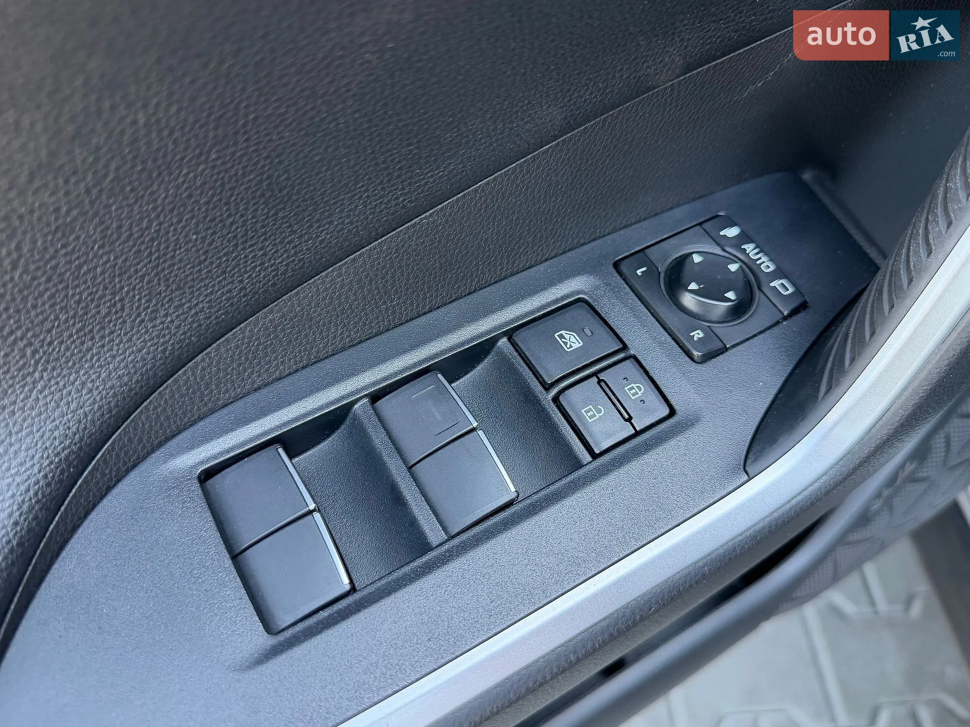 2020 Toyota RAV 4 - мініатюра 25