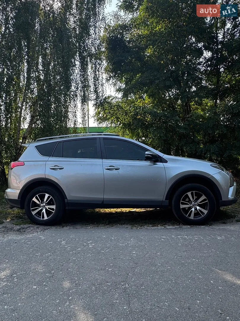 2017 Toyota RAV 4 - фото 1
