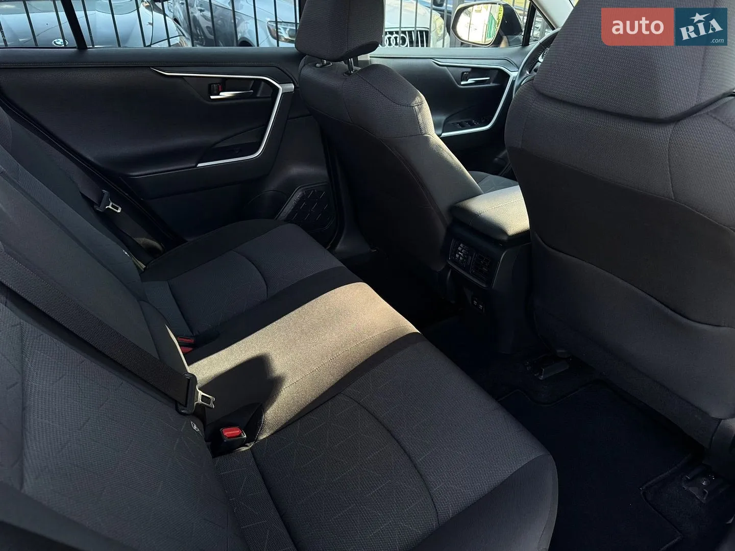 2019 Toyota RAV 4 - мініатюра 24